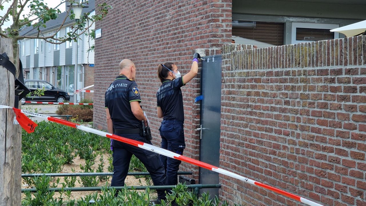 Sporenonderzoek na steekpartij in Helmond (foto: Noël van Hooft)
