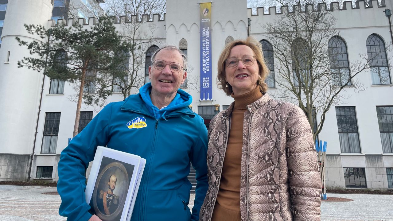 Stadsgids Marcel de Reuver en Petra Robben van het Stadsmuseum (foto: Tom van den Oetelaar).