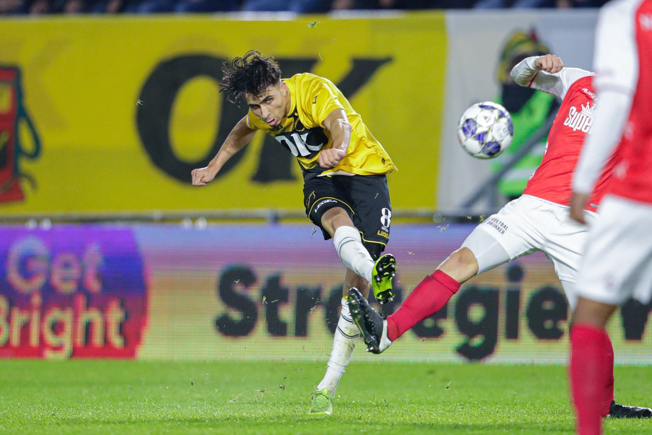 Yassine Azzagari haalt uit.