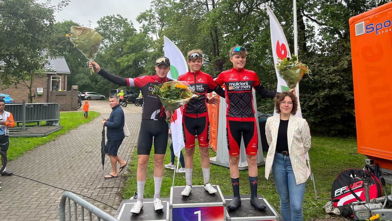 Lucas (links) op het podium (Foto: Lucas Demuyt).