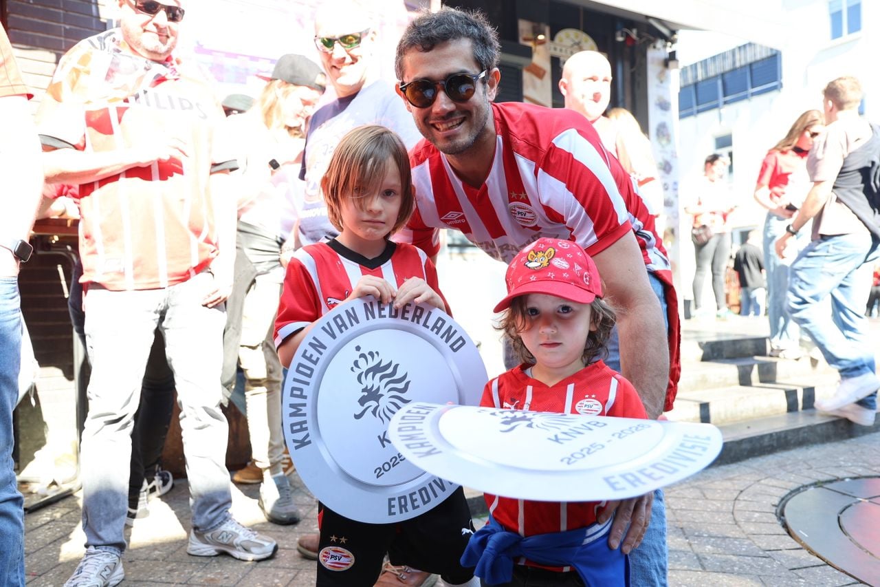 Voor het eerste een kampioensfeest voor Sebastian (5) en Felipe (2). 