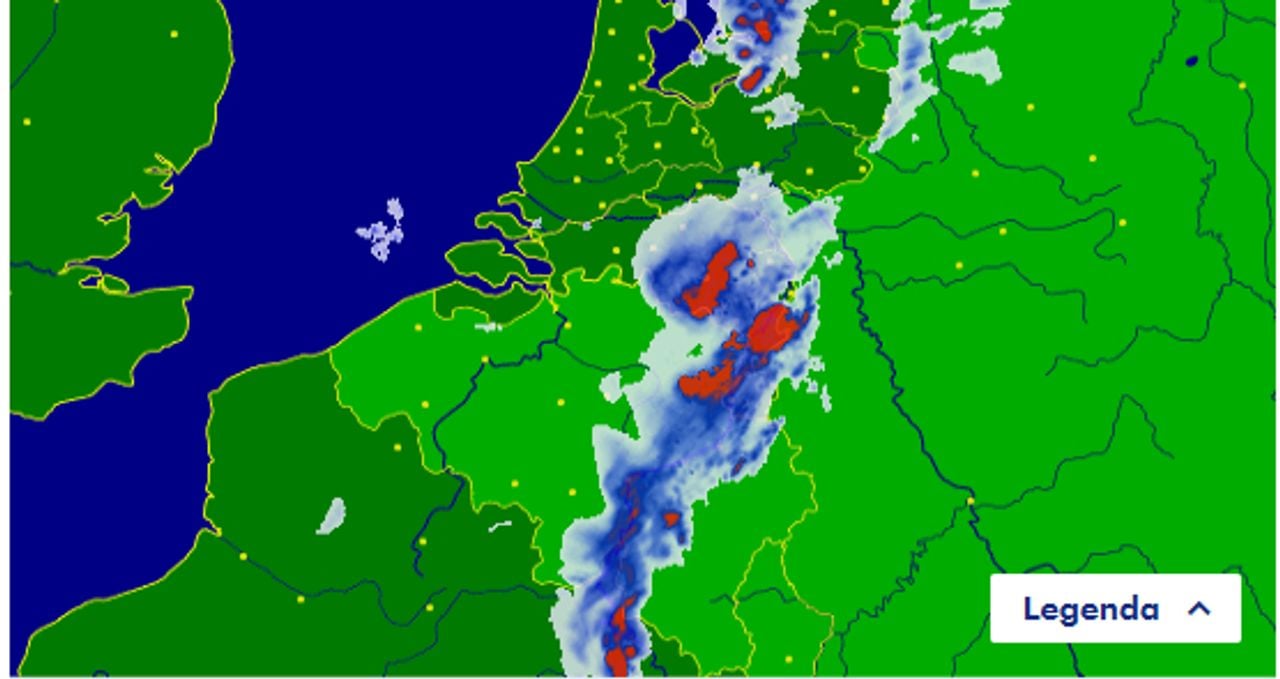 Vannacht trokken flinke onweersbuiten over het oosten van Brabant (bron: Buienradar).