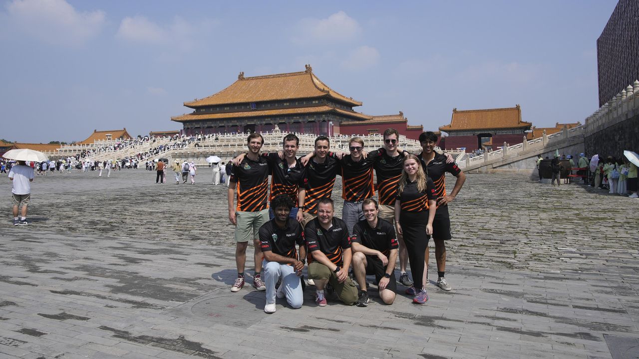 Het team van Tech United Eindhoven in China (foto: Tech United Eindhoven).