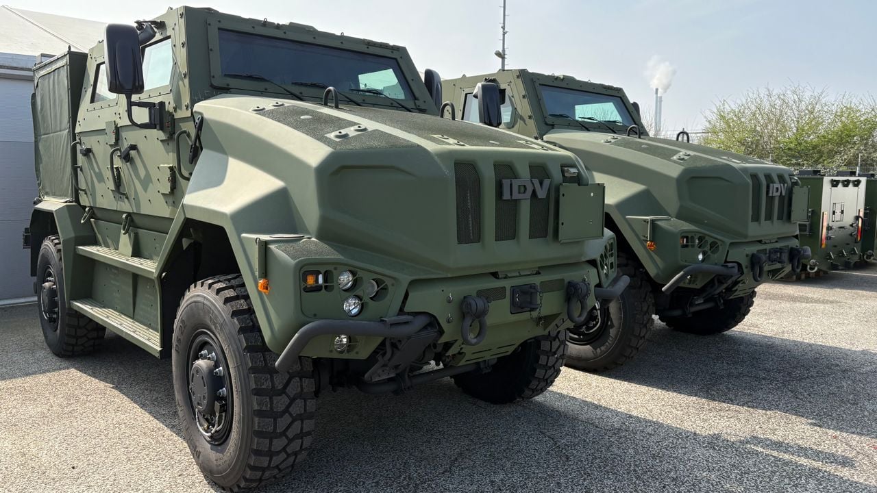 Terreinwagens van het type Manticore worden in Etten-Leur afgebouwd (foto: Erik Peeters)