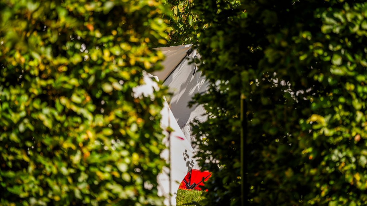 Op de plek waar het ongeluk gebeurde zijn tenten geplaatst (foto: SQ Vision).