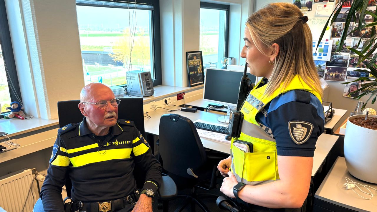 Dirk in gesprek met BOA Roosje (foto: Erik Peeters).