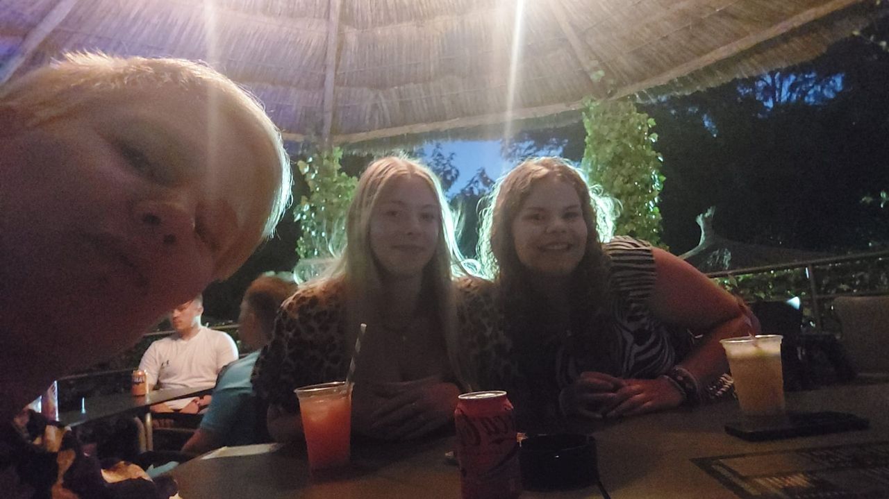 Loes en haar twee meiden (privéfoto).