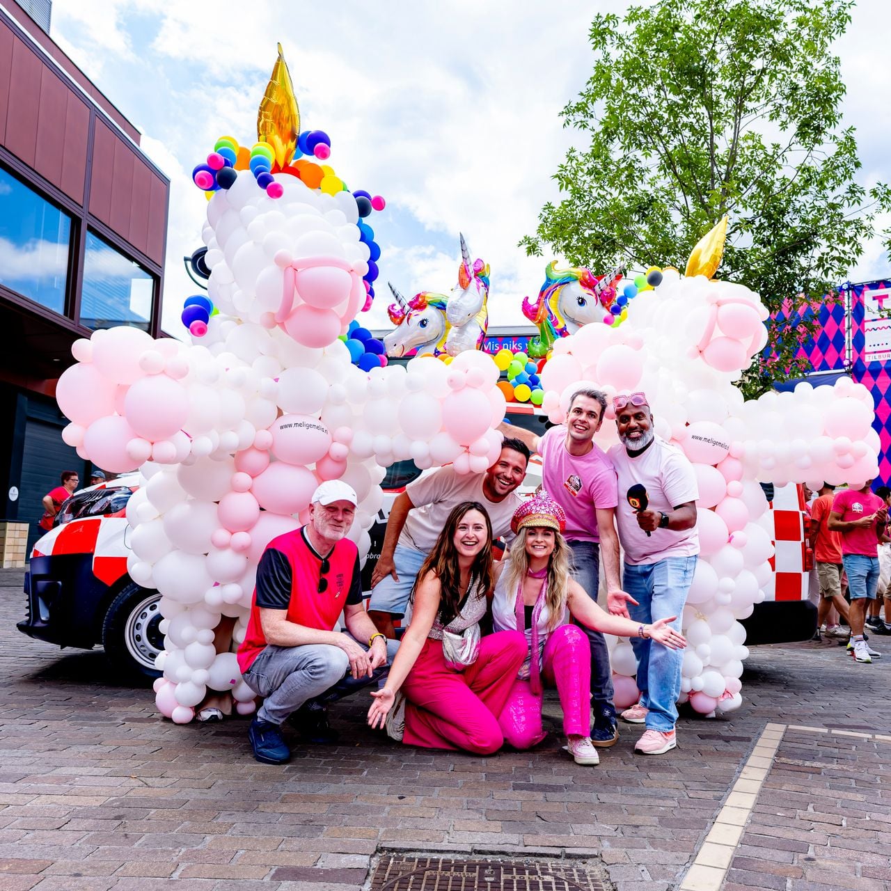 Ook het Brabants Buske rijdt mee in de Pride Walk (foto: EYE4IMAGES - Caroline van Leusden).