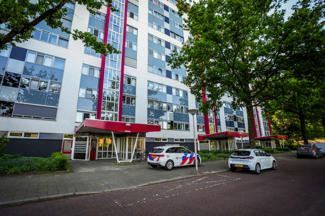 Het flatgebouw waar de babbeltruc werd uitgevoerd (foto: Persbureau Heitink).