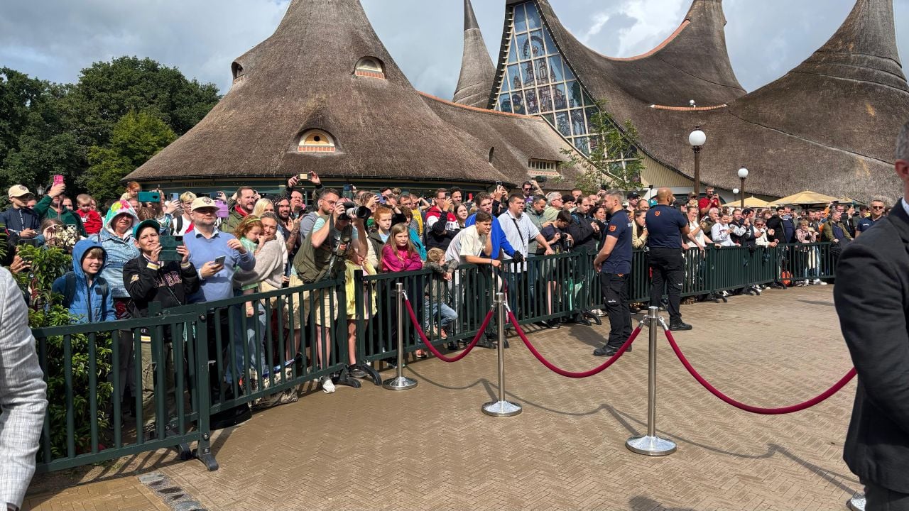 De opening van het hotel trok veel bekijks (foto: Sven de Laet.