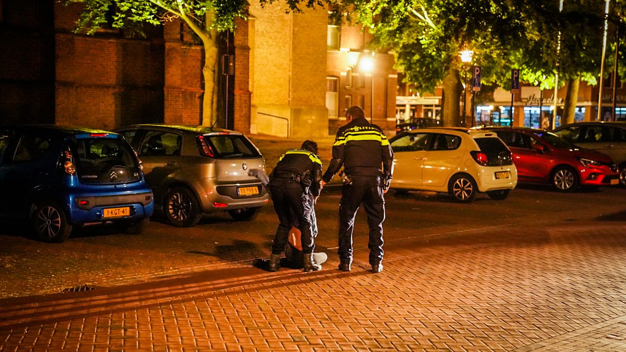 Een van de vrouwen viel op straat in slaap (foto: Sem van Rijssel/SQ Vision).