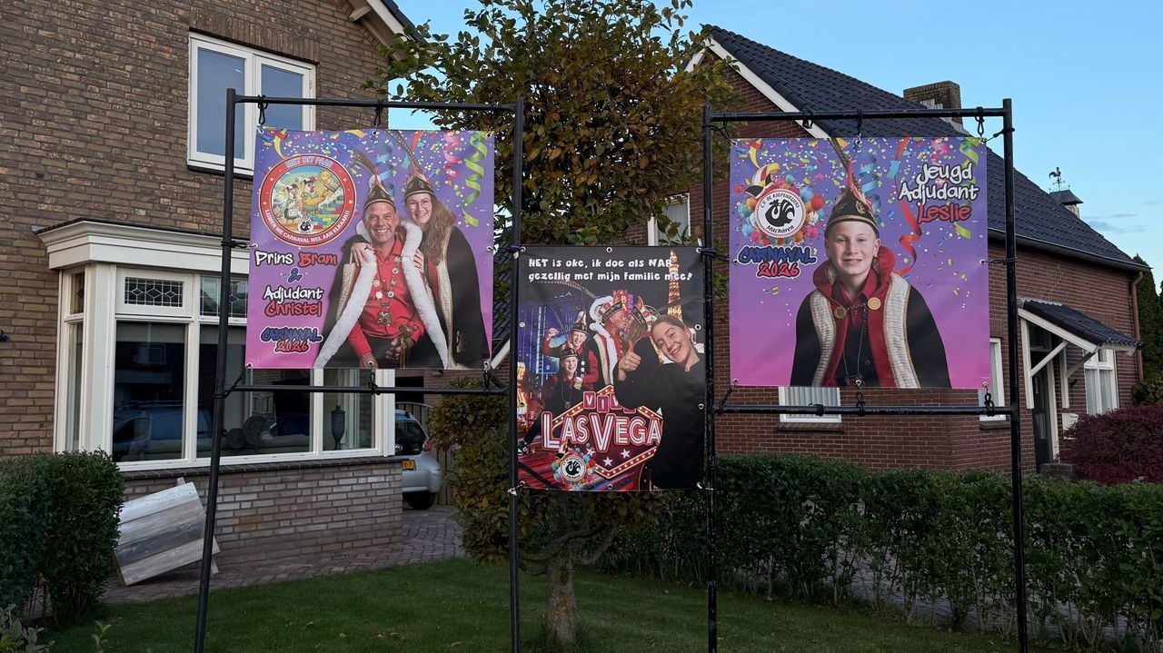 Het bord in de tuin van het prinsengezin in Macharen (foto: Megan Hanegraaf).
