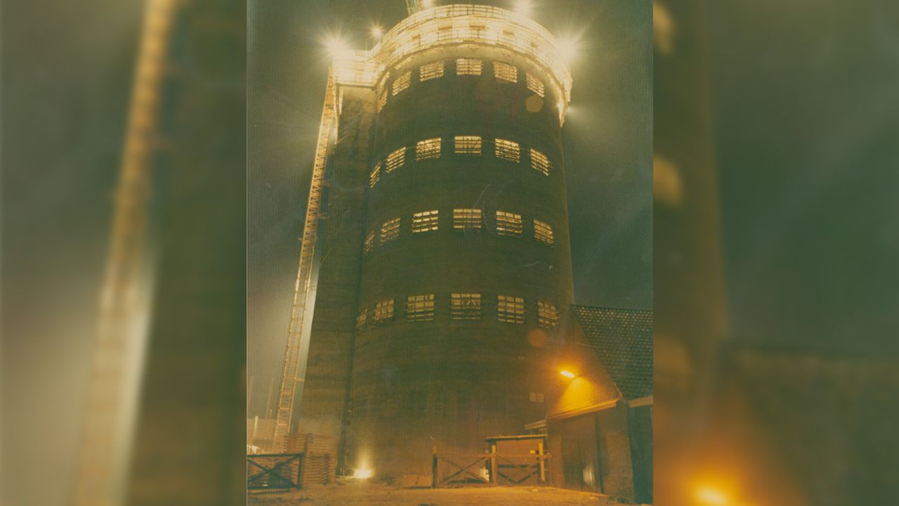 Een van de mouterijtorens van Bavaria gebouwd door Van den Heuvel (beeld: eigen foto).