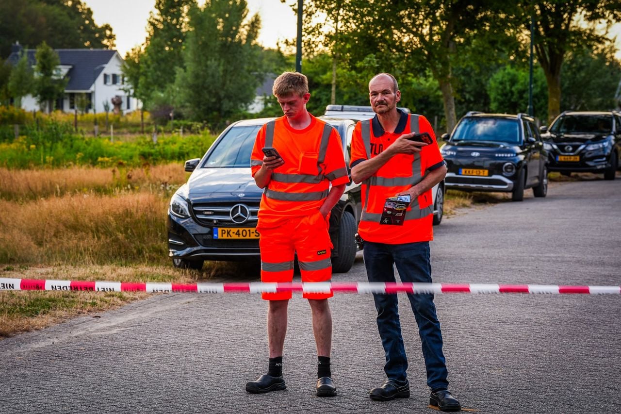 De straat in Veghel werd afgezet (foto: Persbureau Heitink).