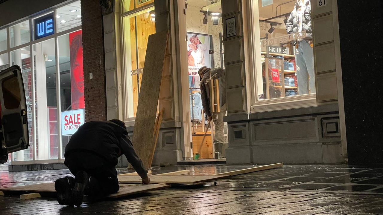 Het puinruimen begon al vroeg (Jos Verkuijlen)