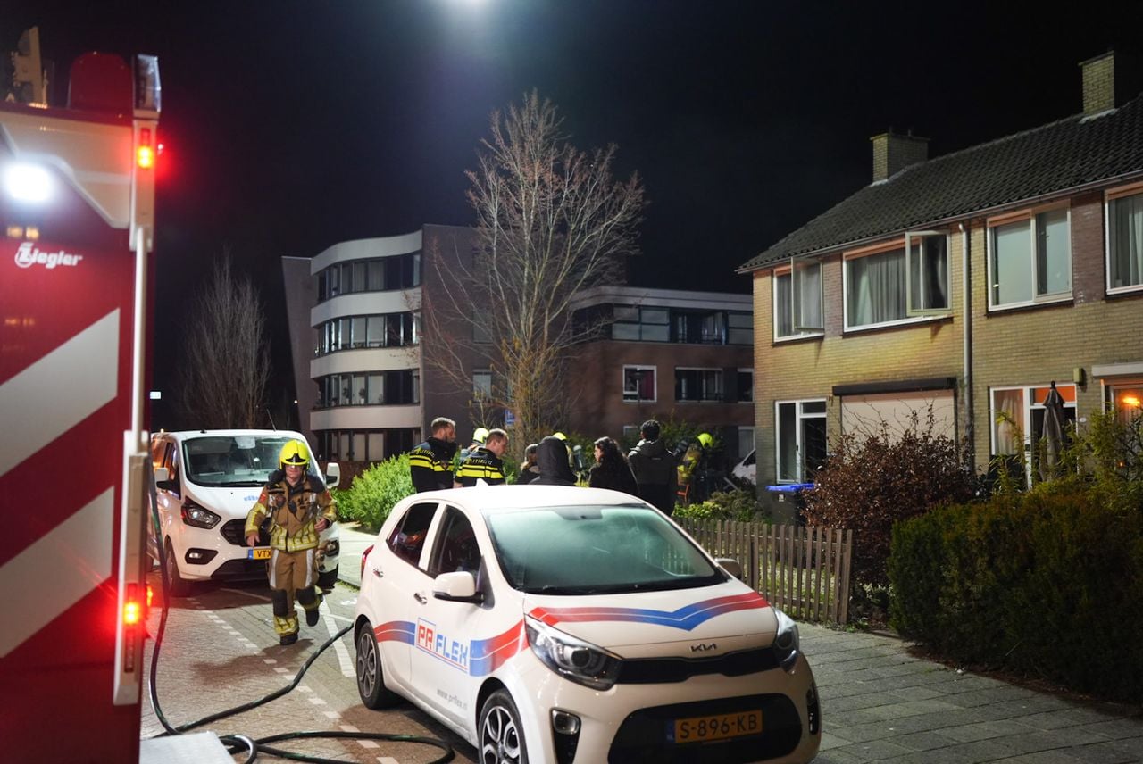 De brand in het huis in Waalwijk begon in de keuken (foto: Erik Haverhals / Persbureau Heitink