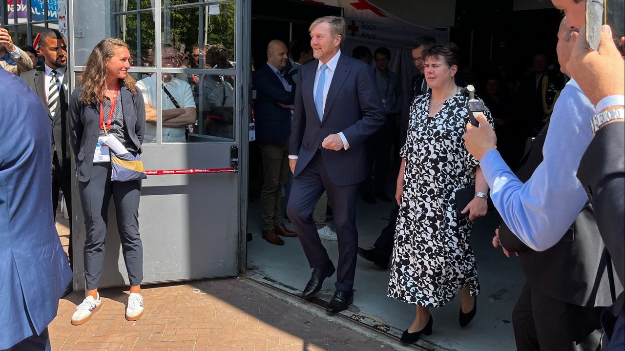 Koning Willem-Alexander en commissaris van de Koning Ina Adema (foto: Rogier van Son).
