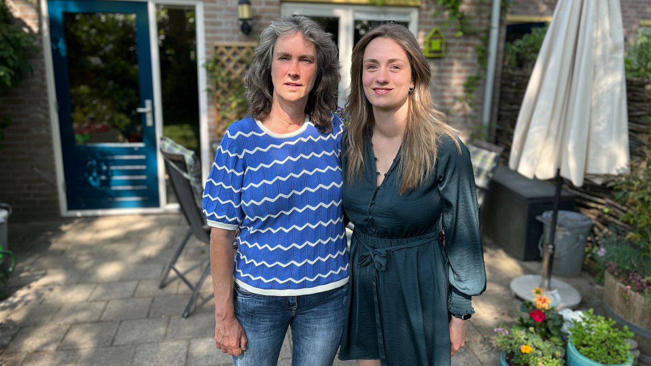 Madelon met haar dochter merel (foto: Rogier van Son). 