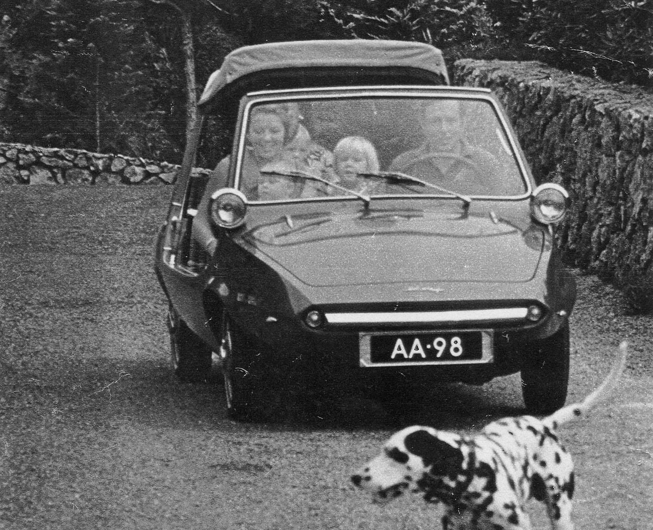 Koning Willem-Alexander kent de DAF Kini nog van het vakantieverblijf in Italië.