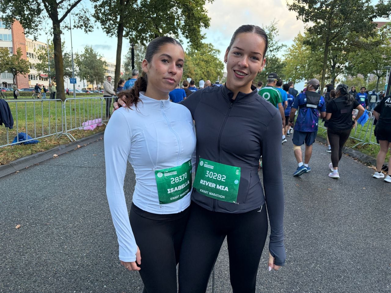 Isabelle en River uit Son en Breugel rennen vandaag voor het eerst een kwart marathon. Hun moeders gaan ze langs het parcours aanmoedigen (foto: Jan Peels).