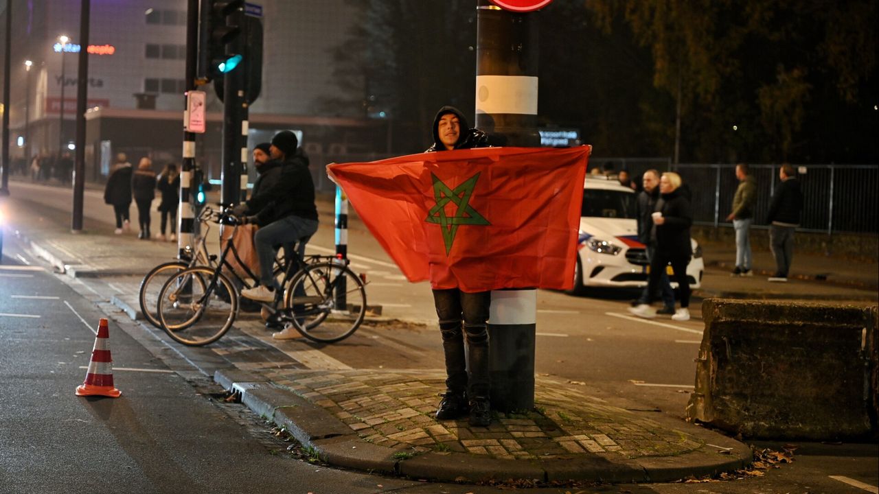 Ook in Tilburg wordt de overwinning gevierd (Foto: Toby de Kort)