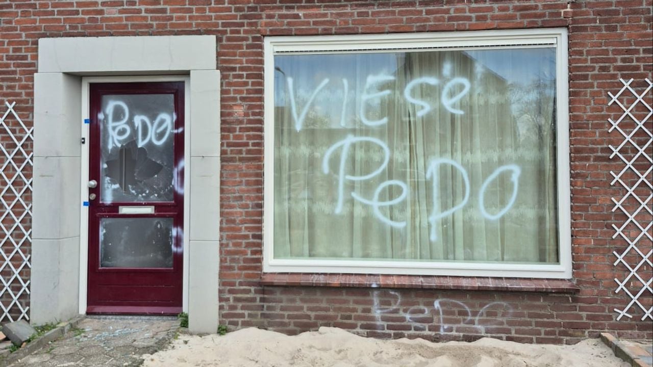 De vernielingen aan het huis (foto: buurtbewoner).