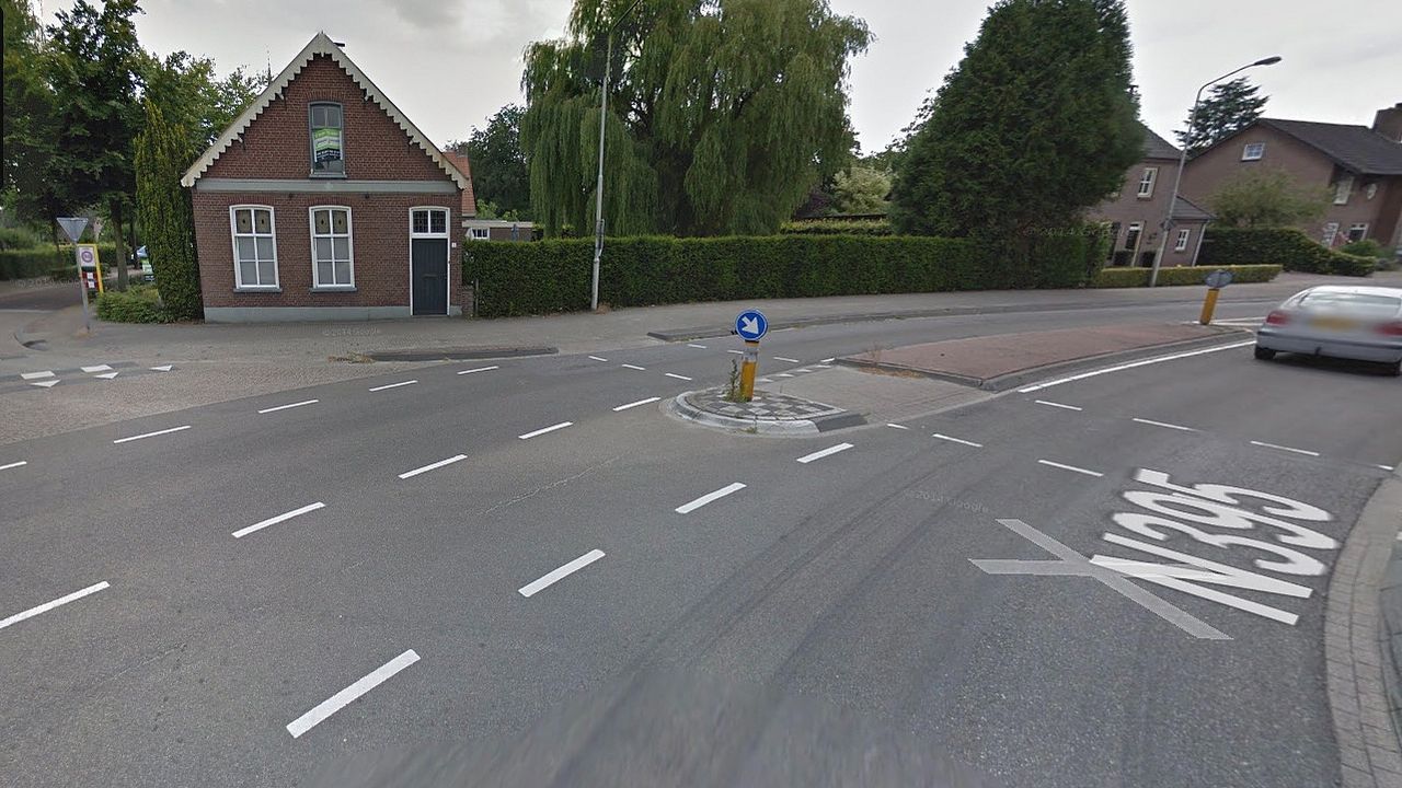 De oude situatie zonder verkeerslichten (beeld: Google Maps). 