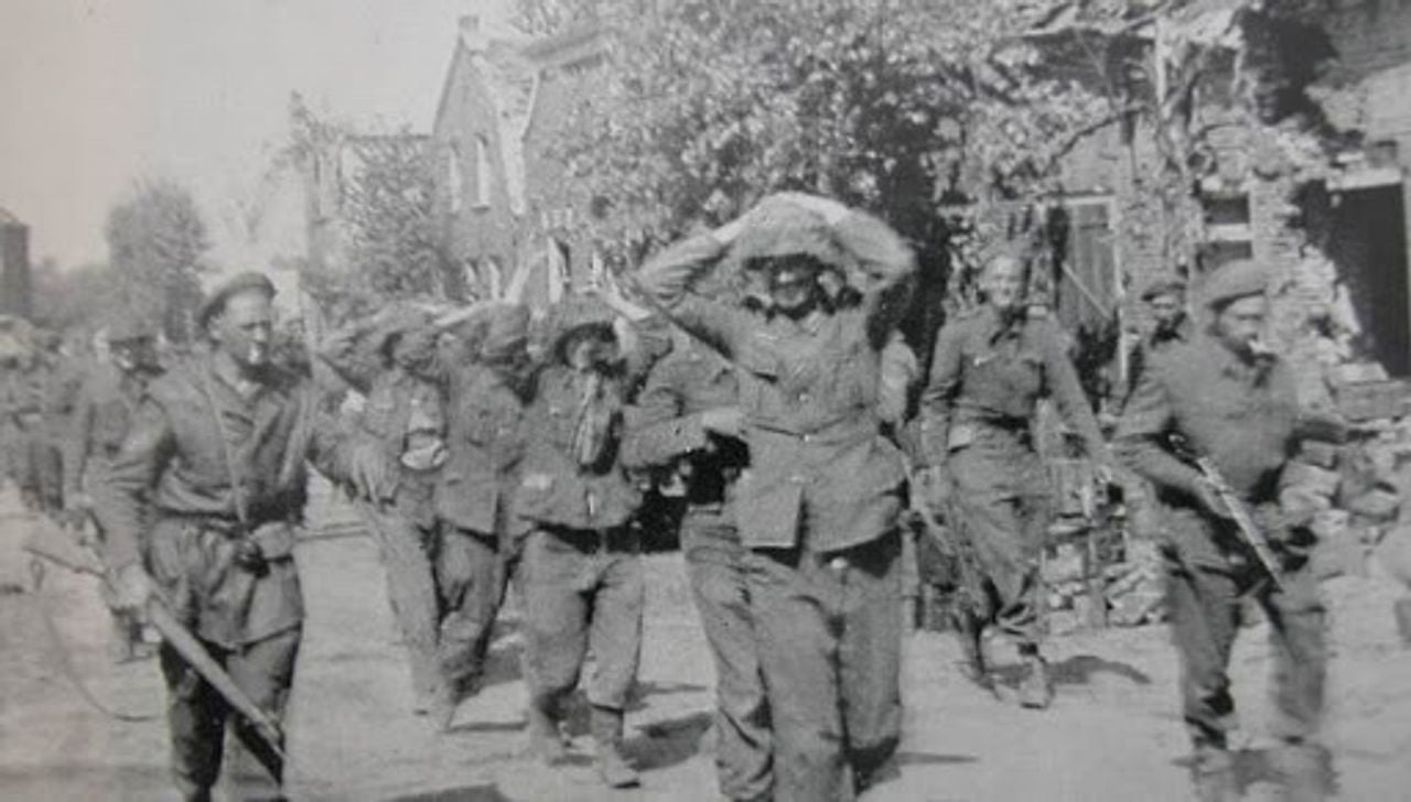 Duitse krijgsgevangen in Hedel (foto: archief NIMH).