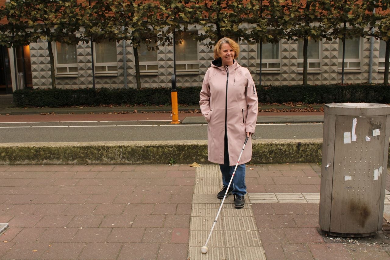 Inge verloor in 2023 na een operatie haar zicht (foto: privé).