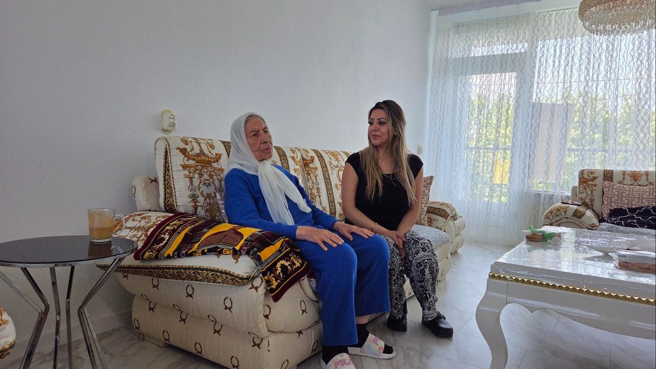 Nilab heeft de ziekenhuisafspraken van haar oma moeten afzeggen (foto: Noël van Hooft).