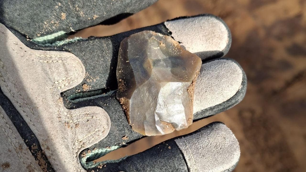 Een van de gevonden vuurstenen (foto: Nina Magdelijns).