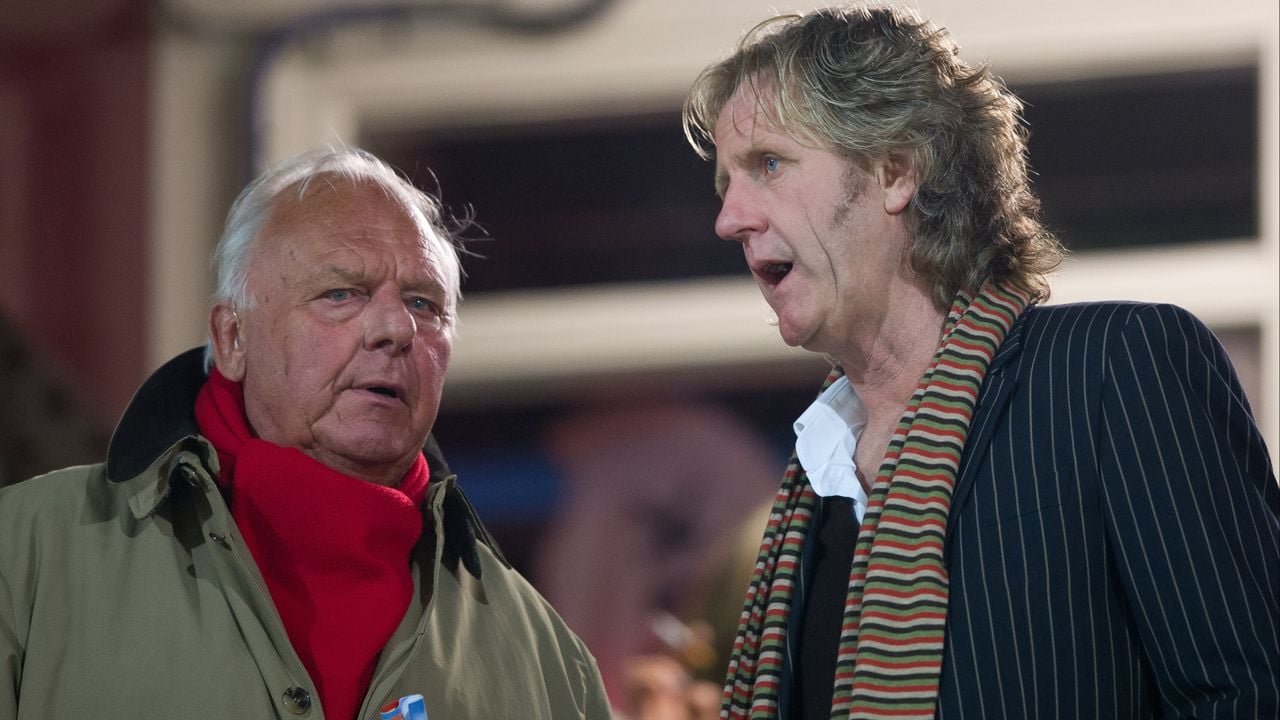 Bob Maaskant (links) en oud-spits John Linford van NAC (foto: ANP).  
