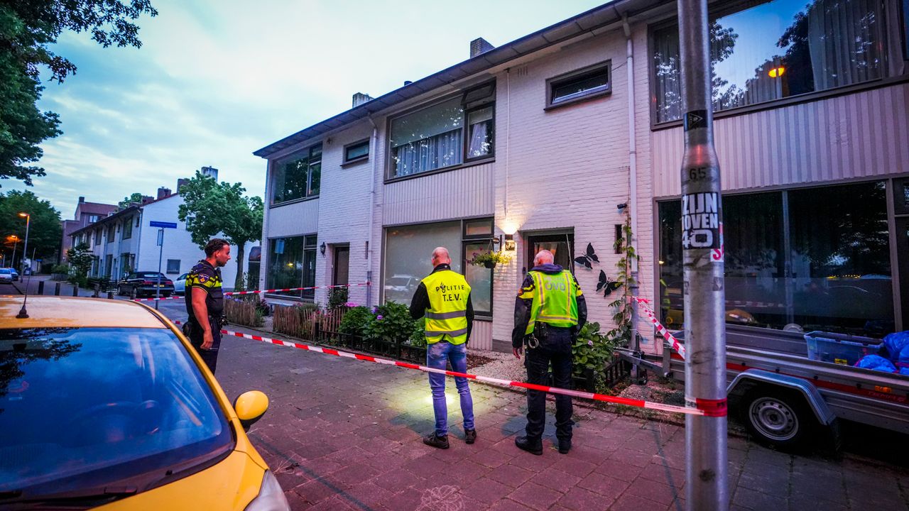 De politie doet onderzoek aan de Jan van Eyckgracht in Eindhoven (foto: SQ Vision).
