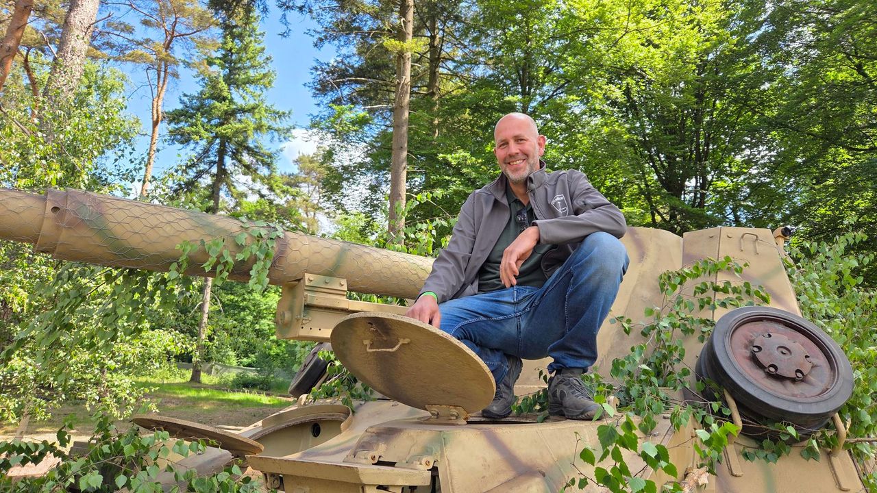 Pascal Uyen is trots op 'zijn' tank (foto: Omroep Brabant).