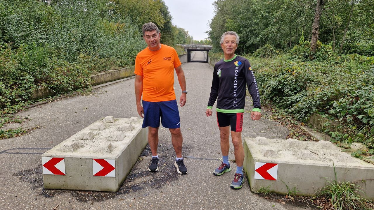 Geert Linders (links) en Bart Mulders (rechts) lopen met regelmaat een rondje samen en maken gebruik van de tunnel (foto: Tom Berkers).