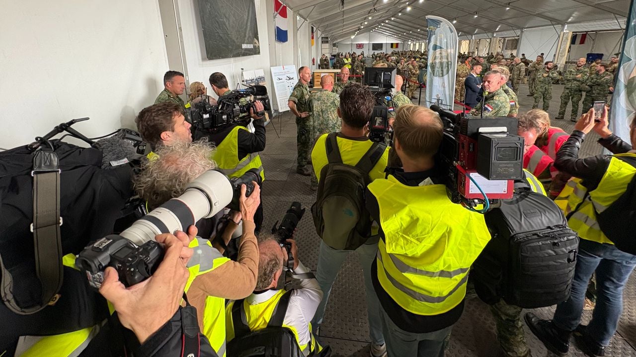 Veel pers bij bezoek van de Koning (foto: Raymond Merkx).