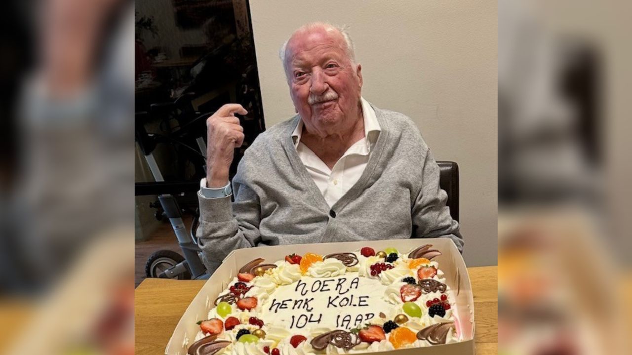 Henk Kole bij zijn 104e verjaardag (foto: Yolanda Kole).