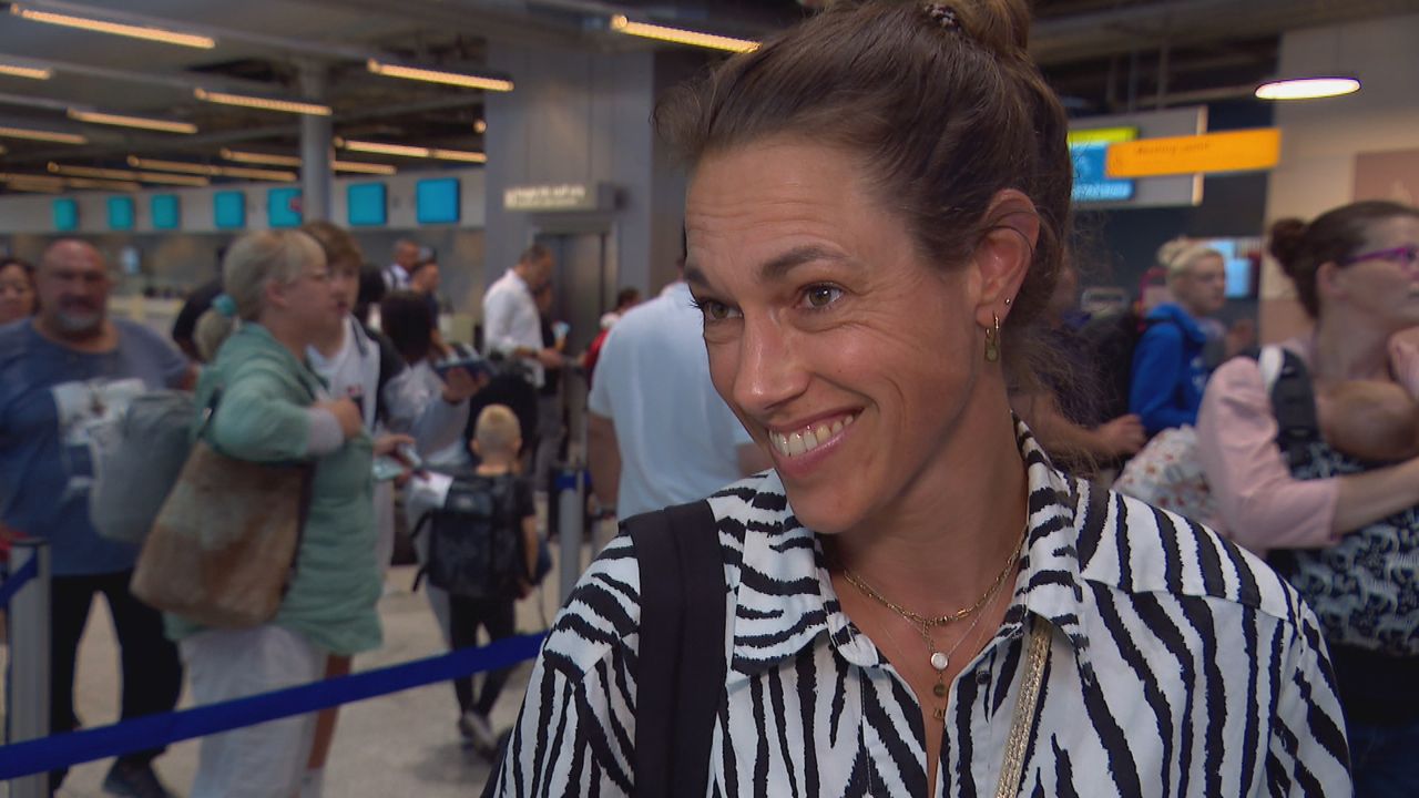 Joyce Rokven plakte er na thuiskomst gewoon wat extra dagen Ibiza aan vast (foto: Omroep Brabant).  