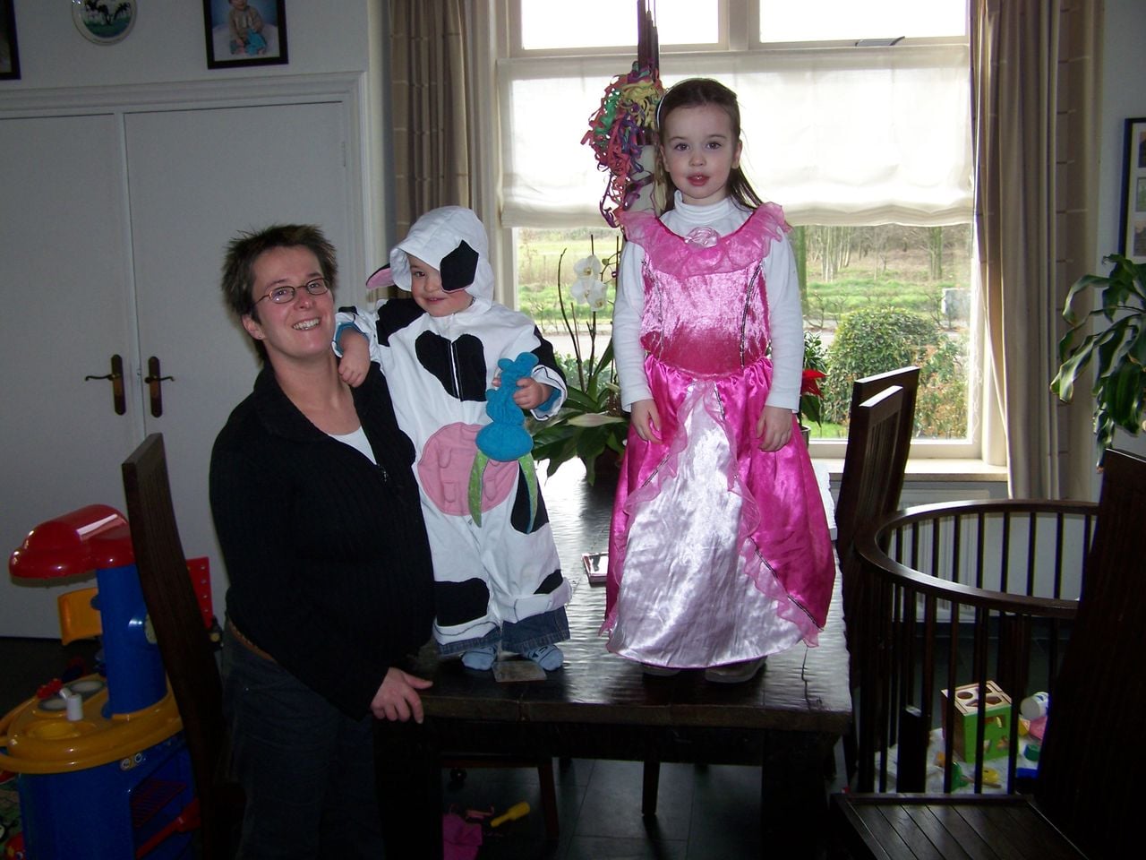 Alle kinderen van Ingrid en Paul hebben met carnaval een mini-koeienpakje gedragen (foto: Ingrid Hazenberg-Jansen).