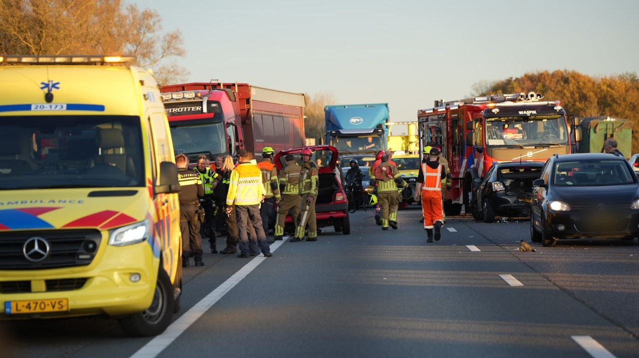 Ongeluk op de A59 (foto: Erik Haverhals / Persbureau Heitink).