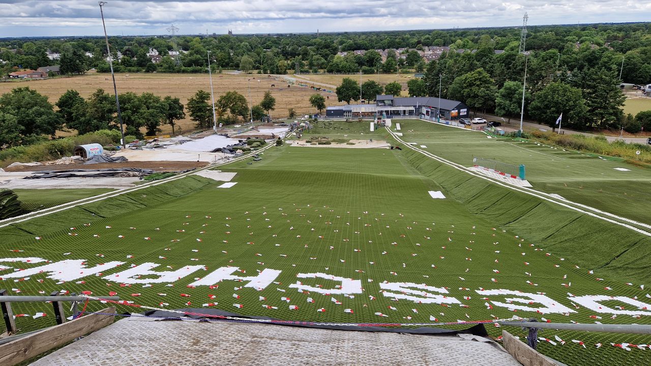 De werkzaamheden aan de pistes van De Schans van boven (foto: Tom Berkers).
