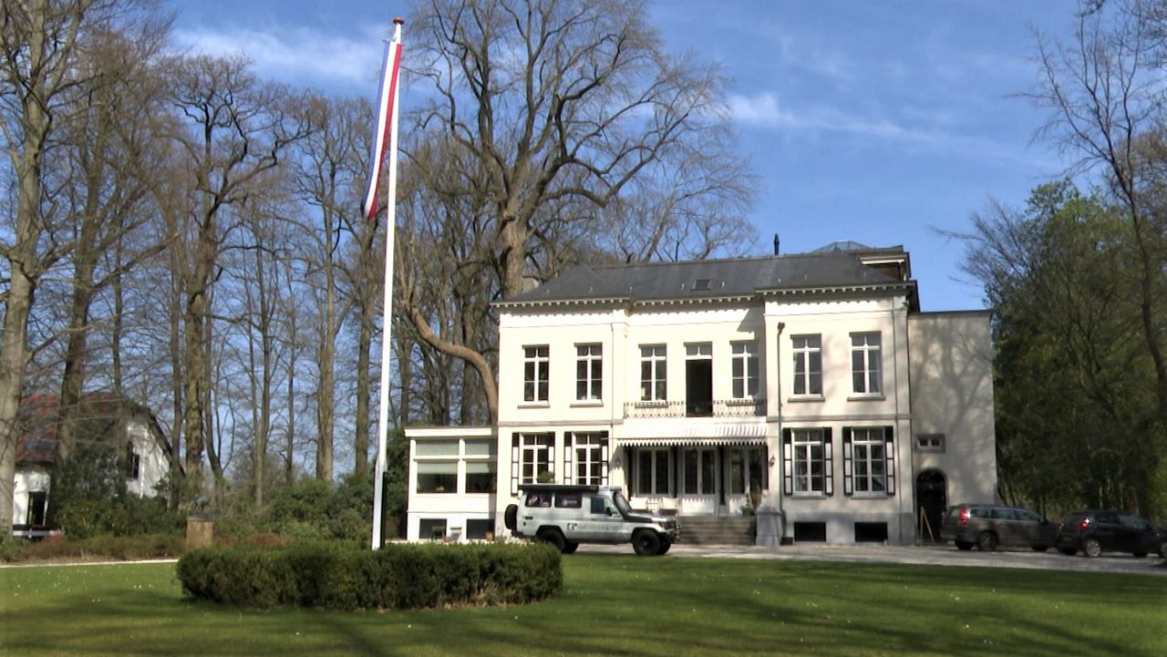 De villa op landgoed Anneville onder Ulvenhout (foto: Raoul Cartens).
