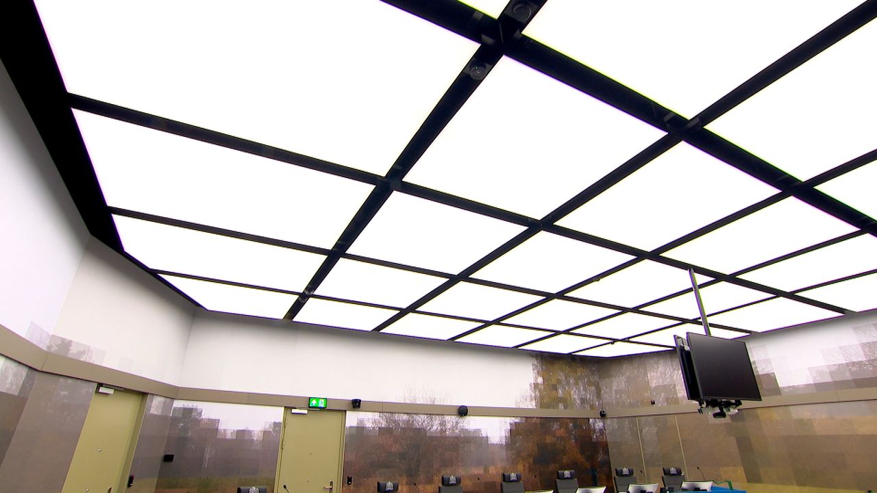 Het bijzondere plafond in de zittingszaal van de PI Vught (foto: Omroep Brabant).