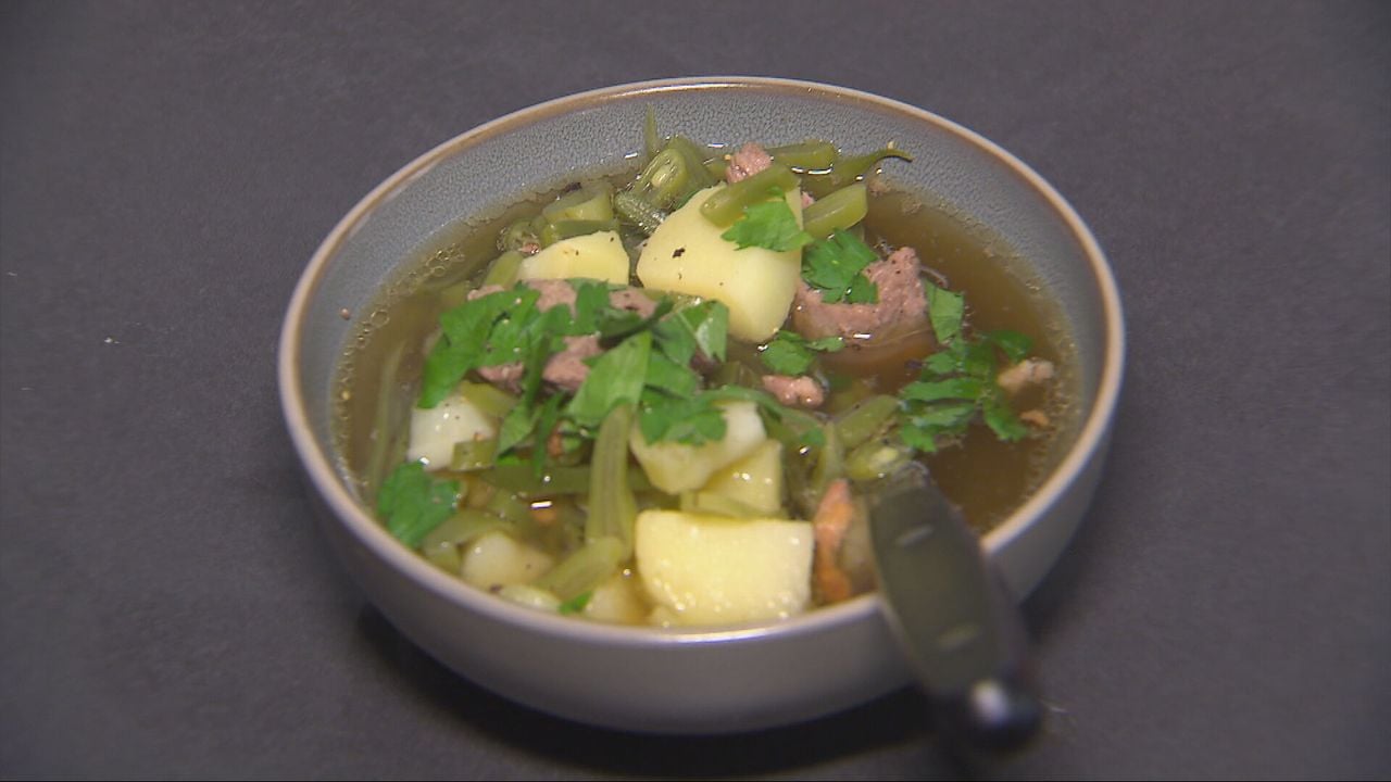 De stumpelbonensoep, een maaltijdsoep met aardappelen en snijbonen (foto: Omroep Brabant).