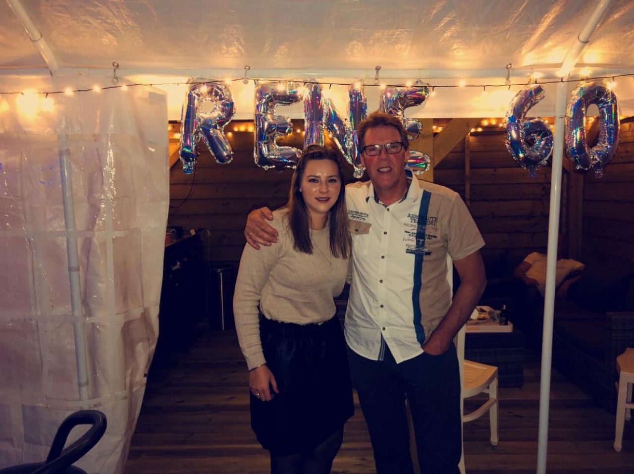 Vader René en dochter Rowie op zijn 60e verjaardag. (privéarchief)