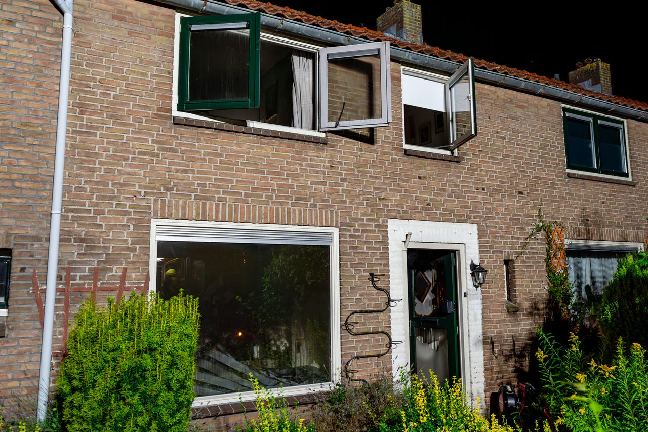 Het huis werd geventileerd om alle rook eruit te krijgen (foto: Jurgen Versteeg/SQ Vision).