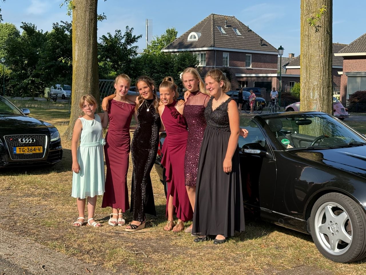 Deze meiden haalden alles uit de kast voor de optocht (foto: Ruud Ritzen).