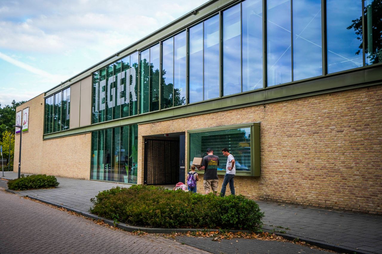 Kinderen worden weer naar huis gestuurd (foto: Persbureau Heitink).