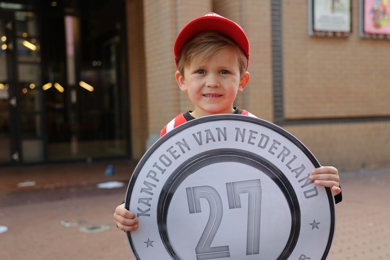 Noah uit Helmond had vandaag z'n eigen kampioenschaal hoog te houden (foto: Lobke Kapteijns). 