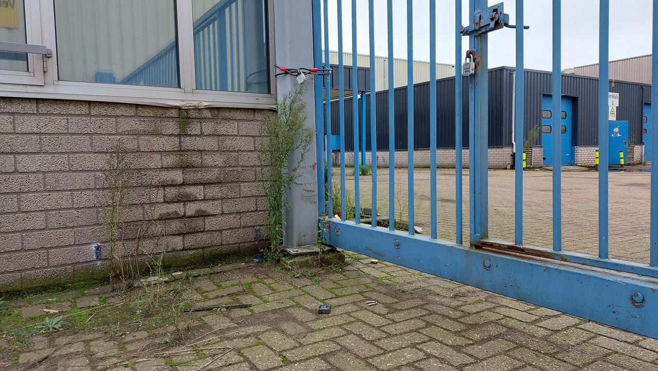 De leegstaande loods (foto: Tom Berkers).